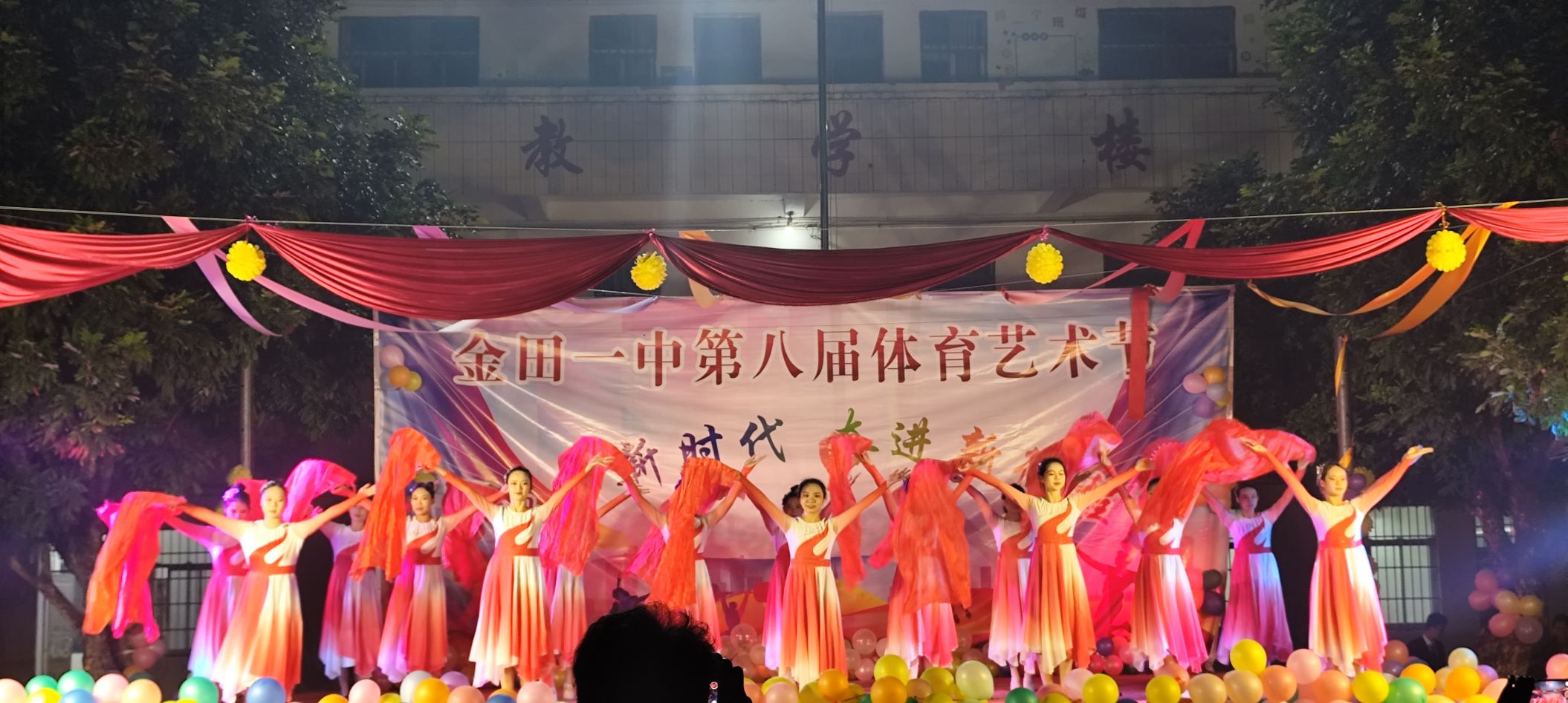 桂平市艺术学校到金田一中、石咀二中参与晚会表演 丨桂平市艺术学校