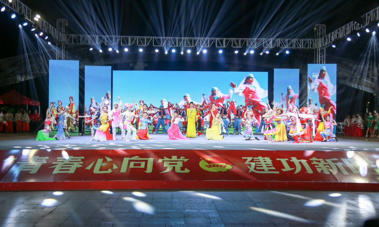 桂平市艺术学校参与2019年纪念五四运动100周年主题颁奖晚会表演